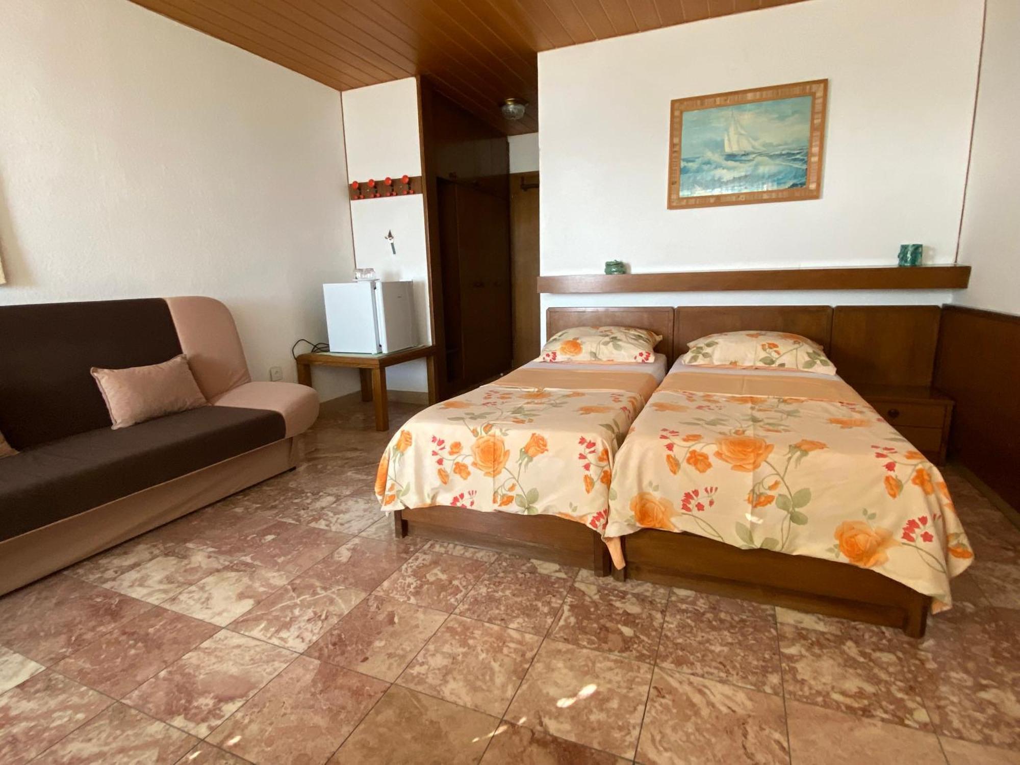 Bed&Breakfast RiB Brela Exterior foto