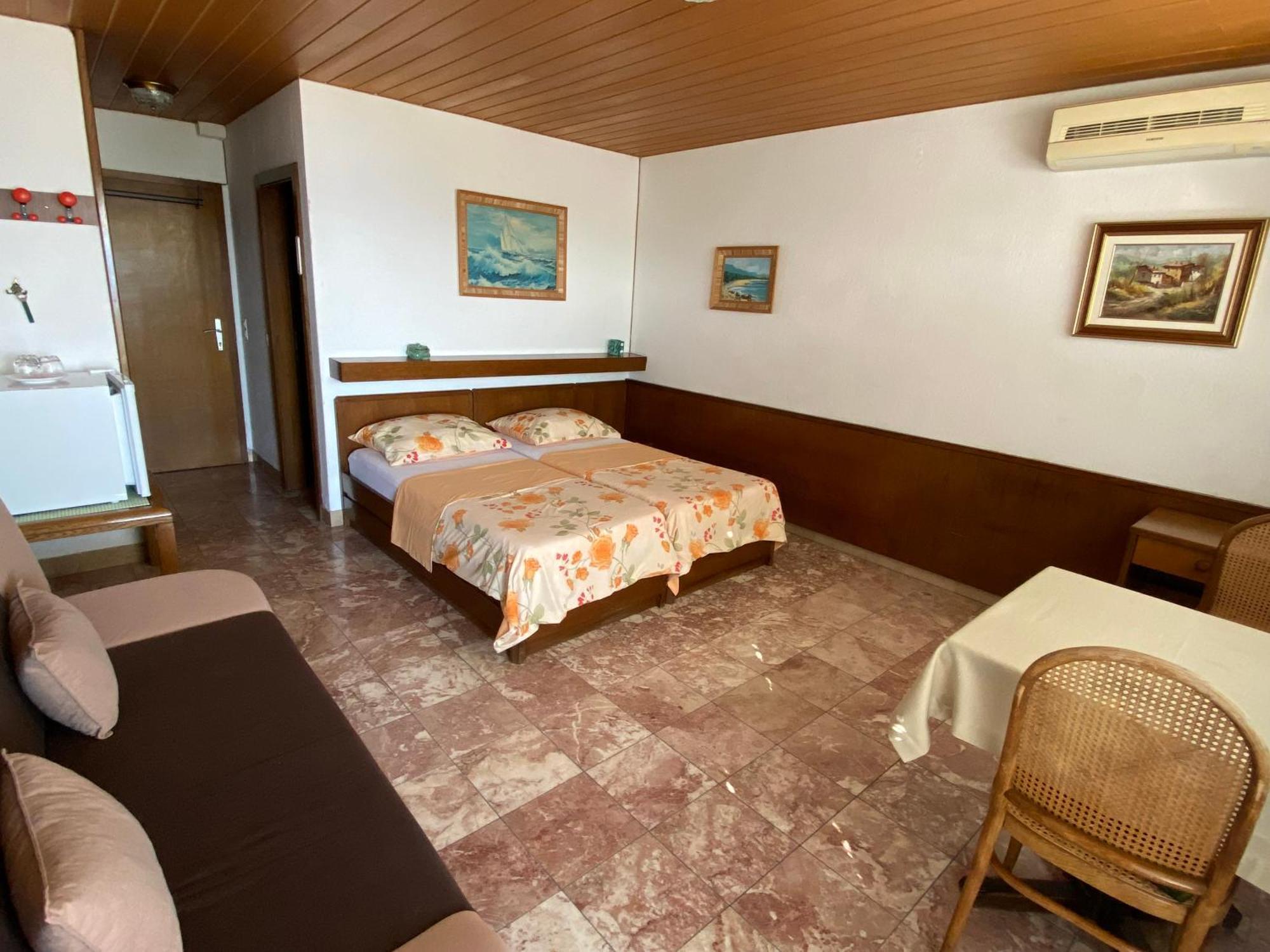 Bed&Breakfast RiB Brela Exterior foto
