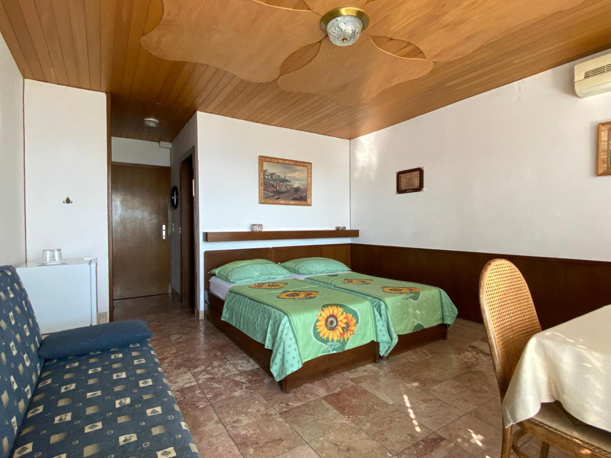 Bed&Breakfast RiB Brela Exterior foto